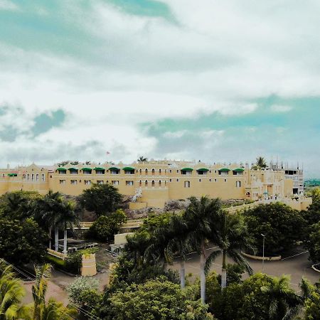 Heritage Khirasara Palace Rajkot Bagian luar foto