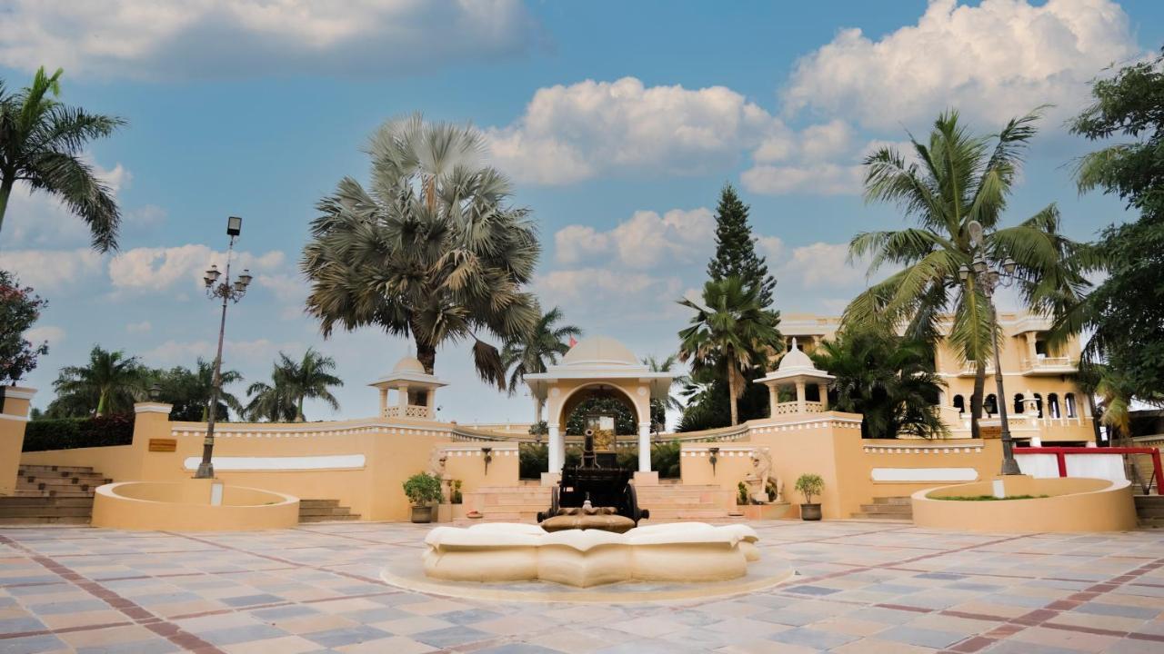 Heritage Khirasara Palace Rajkot Bagian luar foto