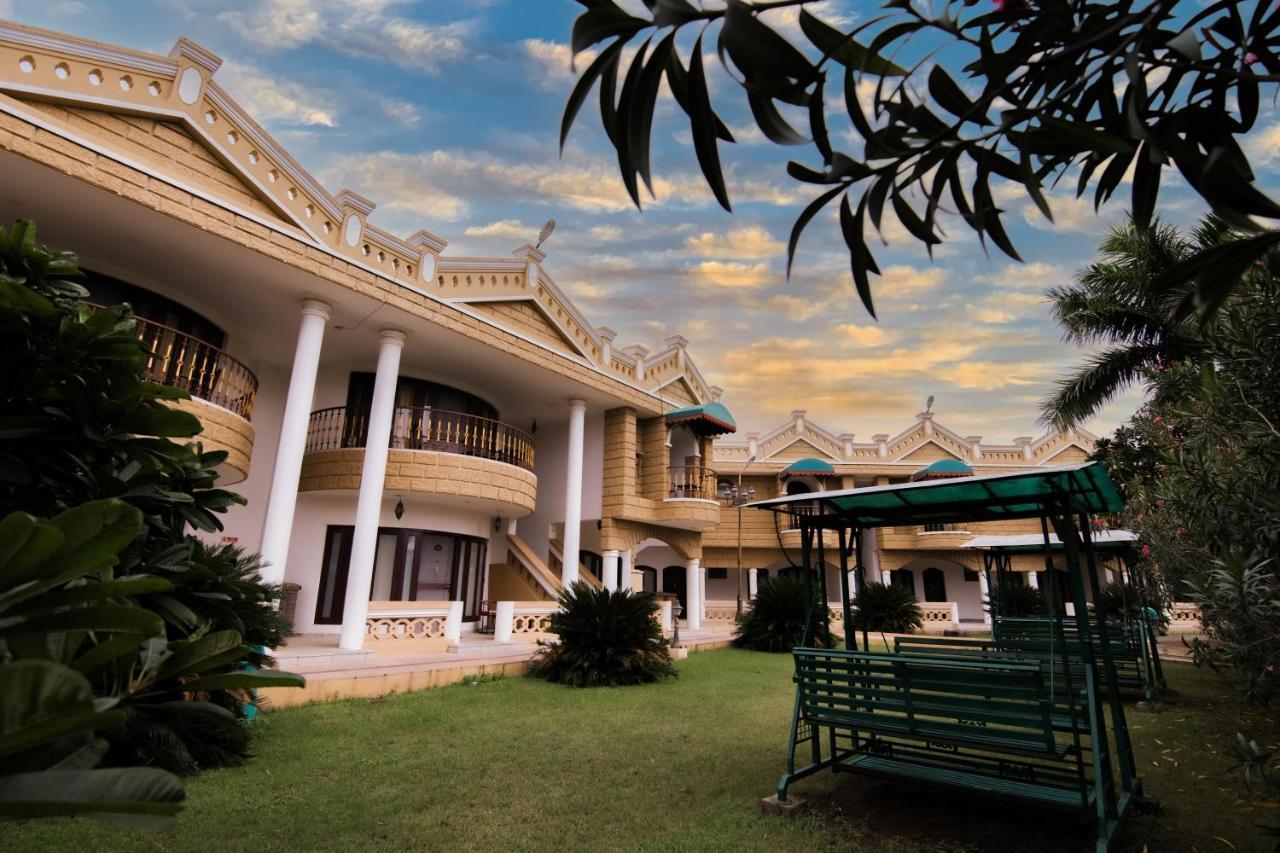 Heritage Khirasara Palace Rajkot Bagian luar foto