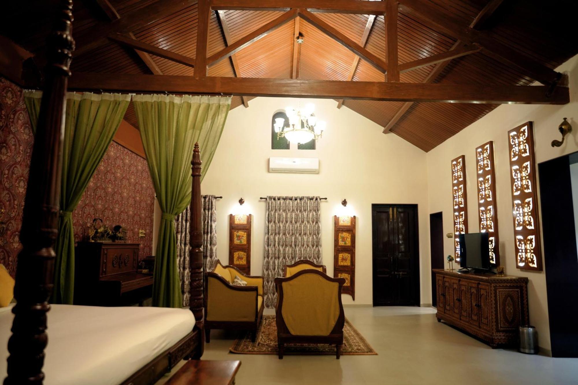 Heritage Khirasara Palace Rajkot Bagian luar foto