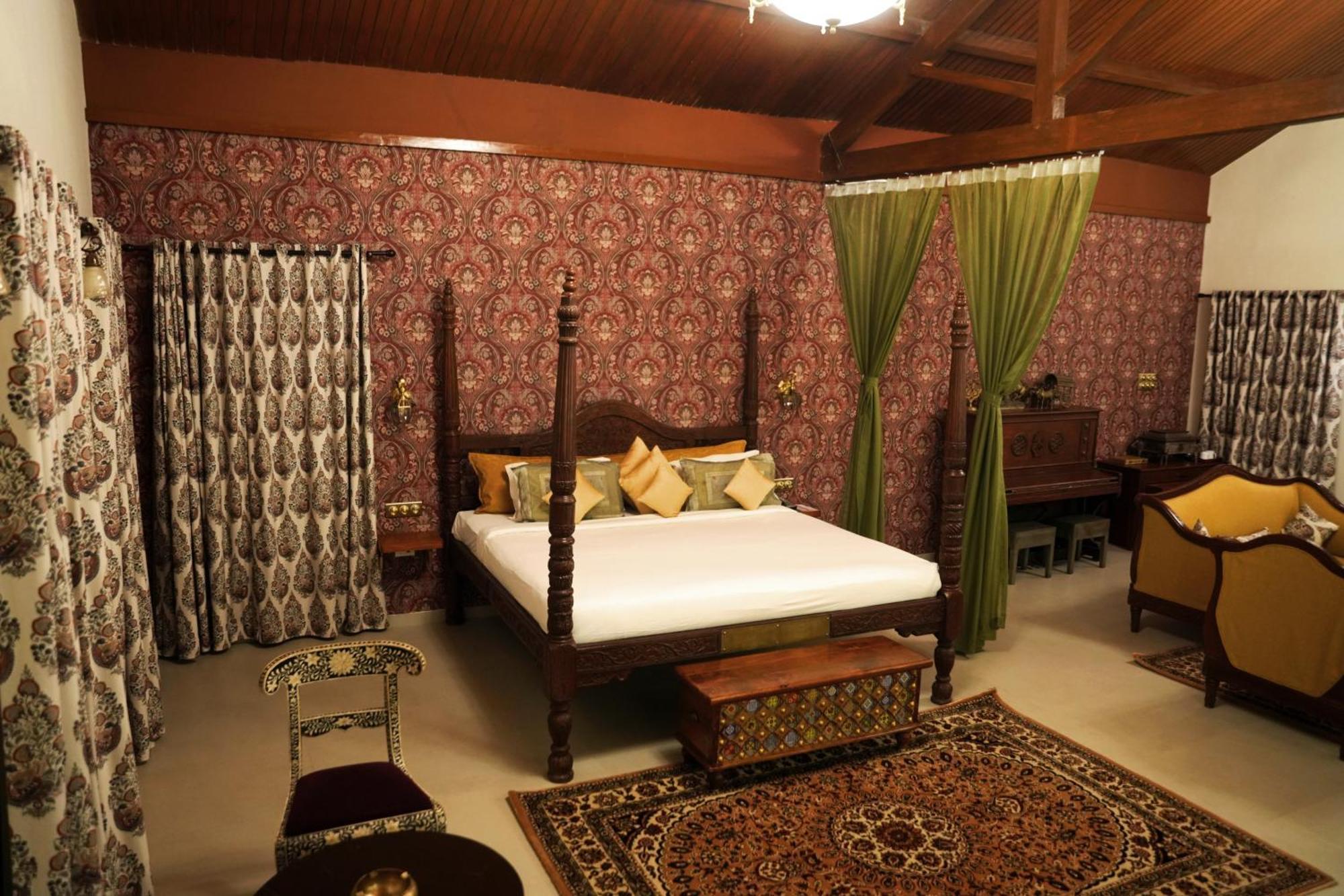 Heritage Khirasara Palace Rajkot Bagian luar foto