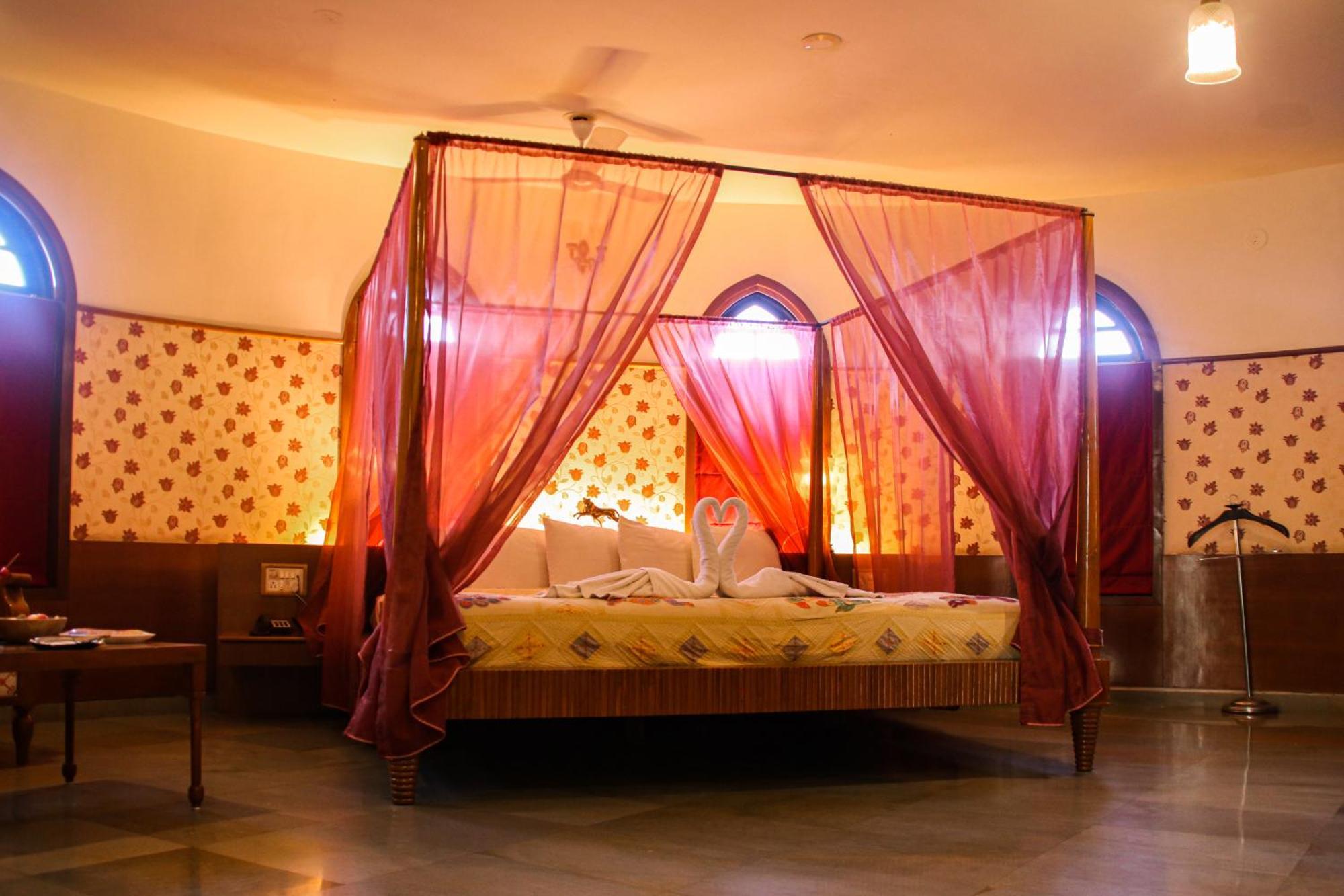 Heritage Khirasara Palace Rajkot Bagian luar foto