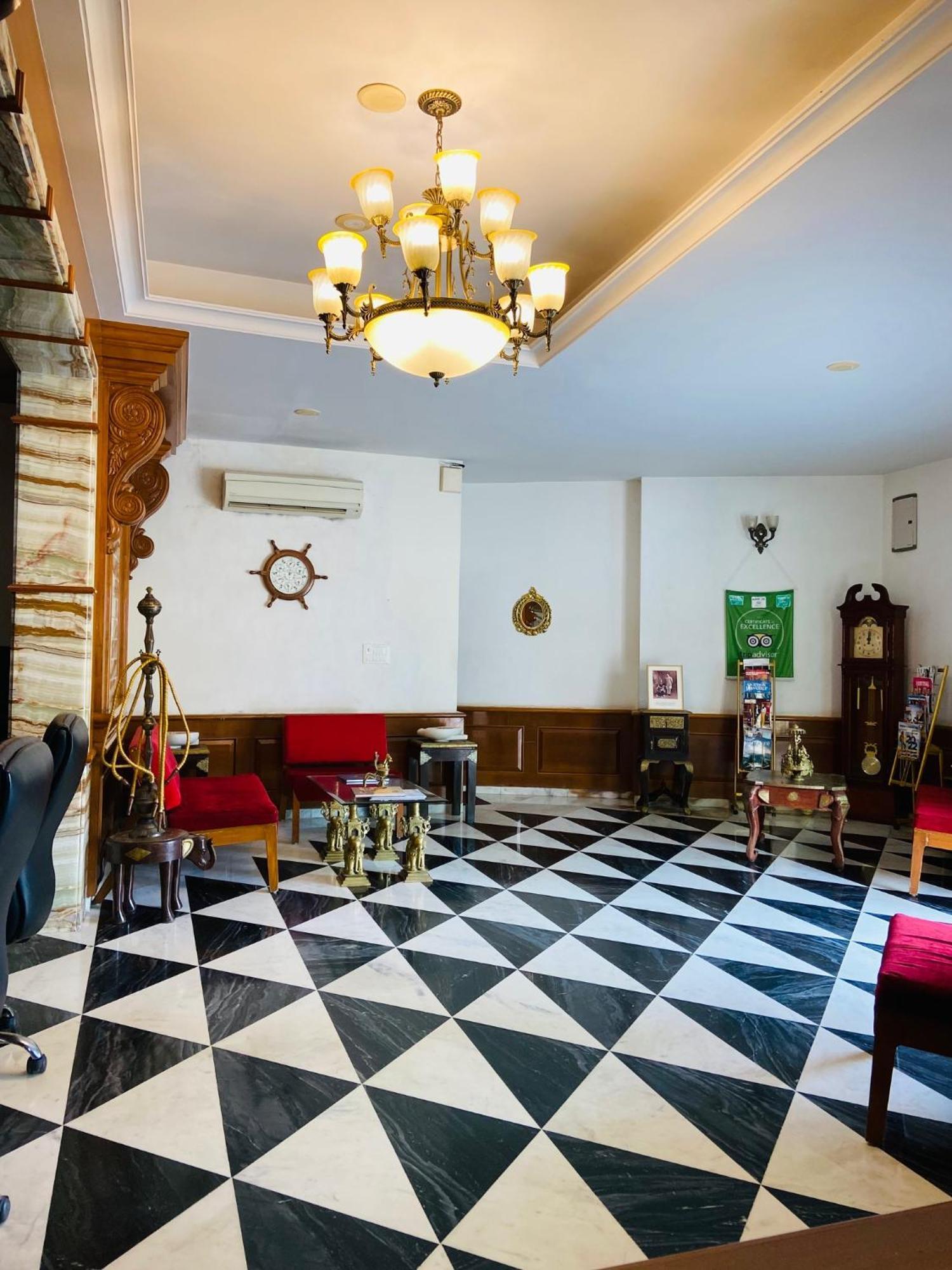 Heritage Khirasara Palace Rajkot Bagian luar foto
